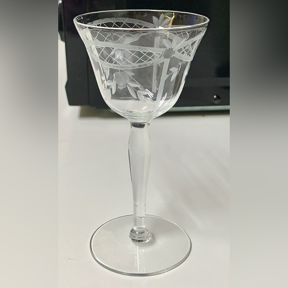 Vintage Retired McBride Etched Lattice Floral Pattern Wine Glass Replacement - Picture 7 of 8